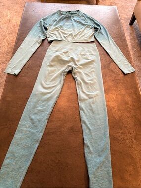 Alphalete size S Cropped Long Sleeve + High-Waist Leggings Set in Light Teal